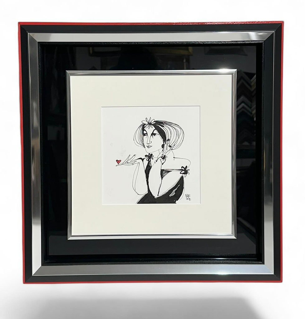 Filet Extérieur rouge vif, filet intérieur noir cache clous argent vif plexi noir (Nina Khemchyan)