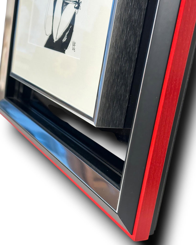 Filet Extérieur rouge vif, filet intérieur noir cache clous argent vif plexi noir (Nina Khemchyan)